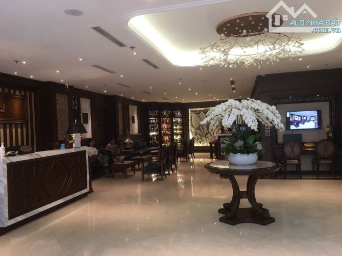 Bán toà khách sạn mặt phố Nguyễn Trường Tộ, DT: 220m2 x 16 Tầng, Mặt tiền: 10m, Giá 185 Tỷ