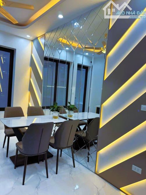 10,35 TỶ-45M2-5 TẦNG MỚI-5 NGỦ-20M RA PHỐ-TRƯƠNG ĐINH-THỊNH LIỆT-BỜ SÔNG SÉT