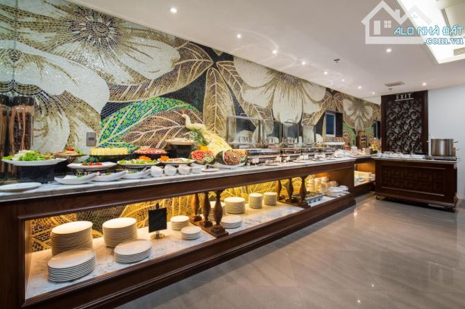 Bán toà khách sạn mặt phố Nguyễn Trường Tộ, DT: 220m2 x 16 Tầng, Mặt tiền: 10m, Giá 185 Tỷ