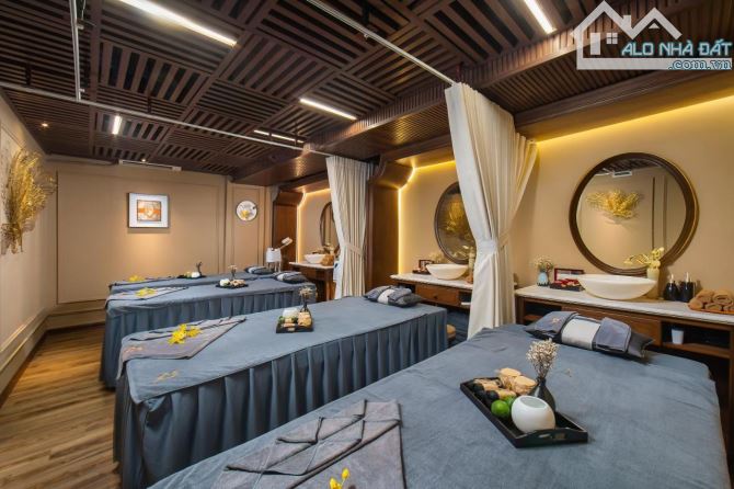 Bán toà khách sạn mặt phố Nguyễn Trường Tộ, DT: 220m2 x 16 Tầng, Mặt tiền: 10m, Giá 185 Tỷ