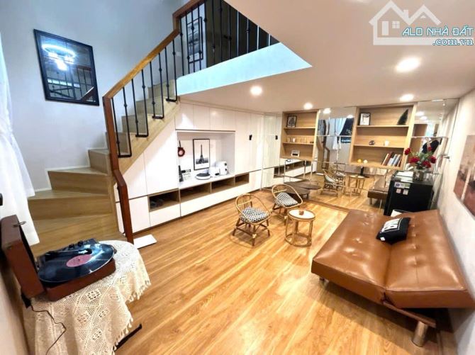 Bán căn hộ mặt phố Hàng Bồ, cho thuê homestay, 60m2 x 2 ngủ, vs khép kín - SĐCC - Hơn 3 Tỷ