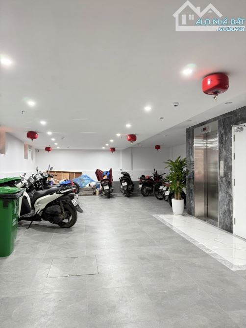 Bán nhà ngõ 76 Trần Thái Tông, Cầu Giấy 139m2, giá: 90 tỷ, mt: 12m, 3 tầng cũ, vỉa hè 5m