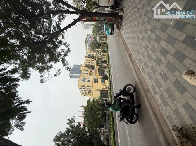 MẶT PHỐ LẠC LONG QUÂN VỈA HÈ ĐÁ BÓNG - MẶT TIỀN RỘNG - GẦN LOTTE- CỰC THOÁNG - HAI THOÁN