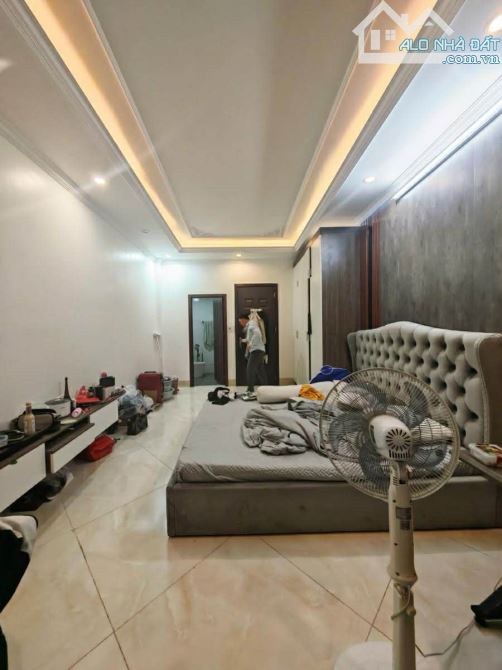 Cực kỳ hiếm 7,6 tỷ nhà 5 tầng đẹp về ở luôn, đường Hoàng Mai gần KĐT Đền Lừ