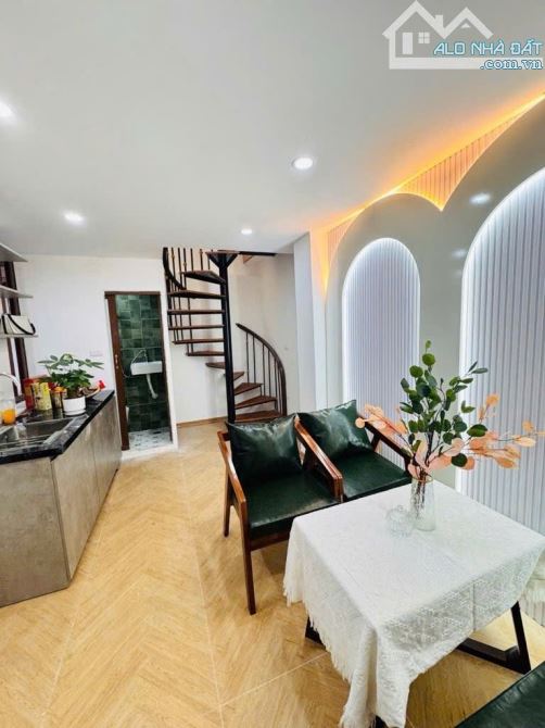 Bán căn tập thể Tầng 1 Phố Lương Văn Can, Hoàn Kiếm - KD - 60m2 x 2 ngủ 2vs - SĐCC