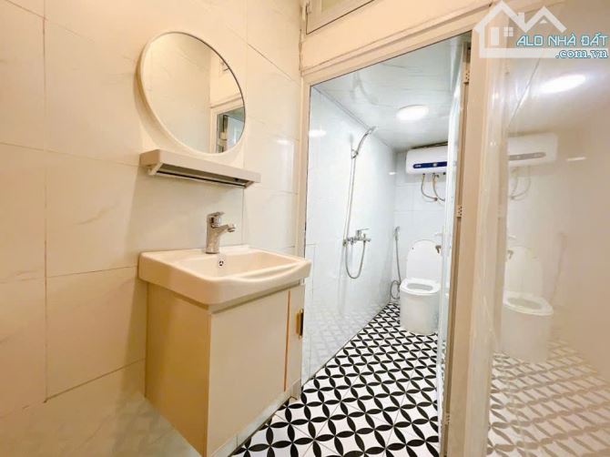 Bán căn hộ mặt phố Hàng Bồ, cho thuê homestay, 60m2 x 2 ngủ, vs khép kín - SĐCC - Hơn 3 Tỷ