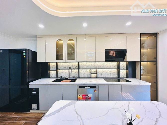 THỊNH QUANG 40m2x7tầng THANG MÁY-LO GÓC-MT 5,5m-15m ra 0TO-NHỈNH 15TỶ CÓ TL