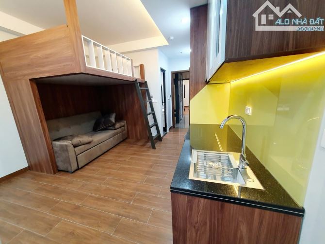 Toà CCMN 7 tầng thang máy vip 105 Xuân La oto tránh vỉa hè 62m2 x 10 phòng. Giá 25.7 tỷ