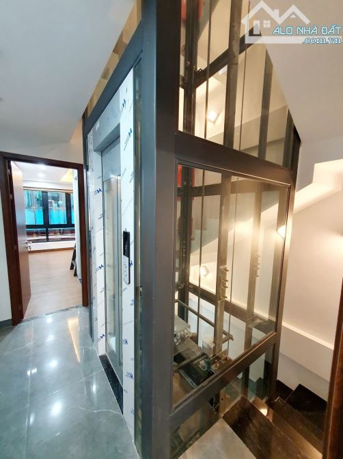 Toà CCMN 7 tầng thang máy vip 105 Xuân La oto tránh vỉa hè 62m2 x 10 phòng. Giá 25.7 tỷ