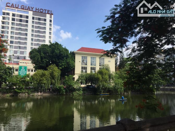 Bán nhà riêng mặt ngõ Cầu Giấy, 140m², 3 tầng, MT 8,4m, ô tô, KD, nhỉnh 38 tỷ