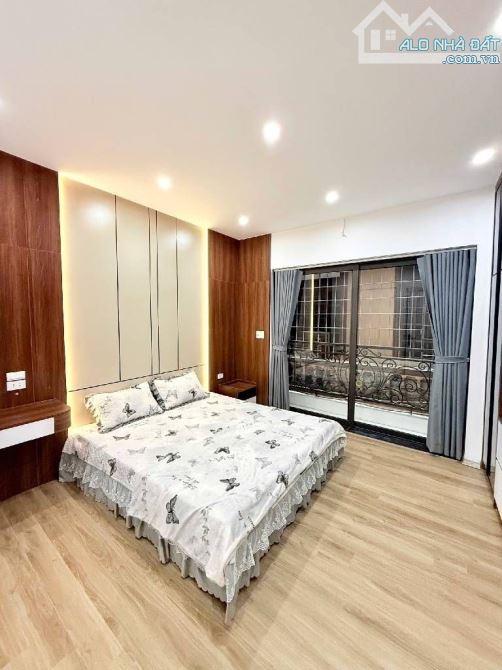 Bán Nhà Lô Góc 45 M2, X 5 Tầng Cầu Giấy, 12,3 tỷ Nhà mới đẹp , Ngõ nông, rộng, vào ở ngay