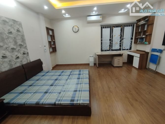 ĐẶNG TIẾN ĐÔNG 50M2 5 TẦNG DÂN XÂY CHỈ 11đ !!