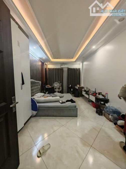 Cực kỳ hiếm 7,6 tỷ nhà 5 tầng đẹp về ở luôn, đường Hoàng Mai gần KĐT Đền Lừ