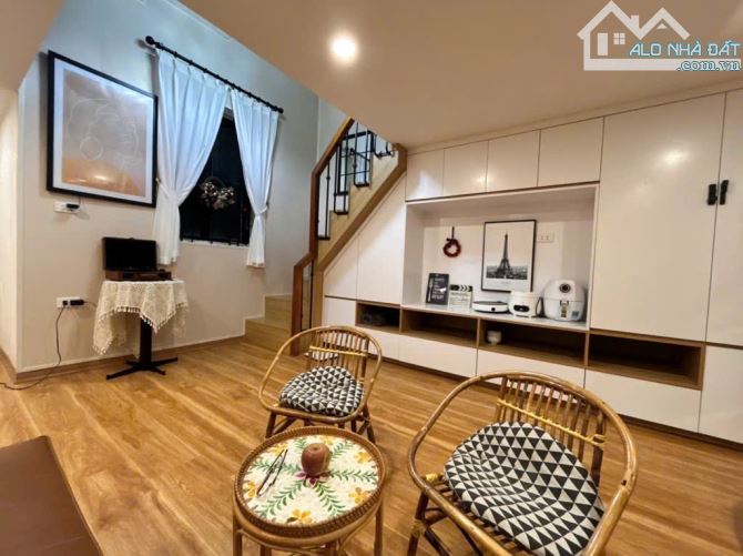 Bán căn hộ mặt phố Hàng Bồ, cho thuê homestay, 60m2 x 2 ngủ, vs khép kín - SĐCC - Hơn 3 Tỷ