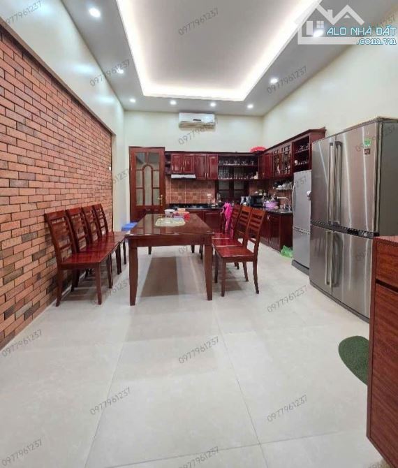 BÁN NHÀ PHỐ NGHĨA ĐÔ 70m2 × MT 4,3m - 2 THOÁNG - 2 Ô TÔ TRÁNH ĐỖ THOẢI MÁI + VỈA HÈ