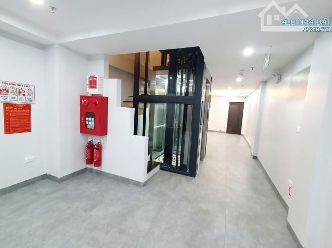 Toà CCMN 7 tầng thang máy vip 105 Xuân La oto tránh vỉa hè 62m2 x 10 phòng. Giá 25.7 tỷ