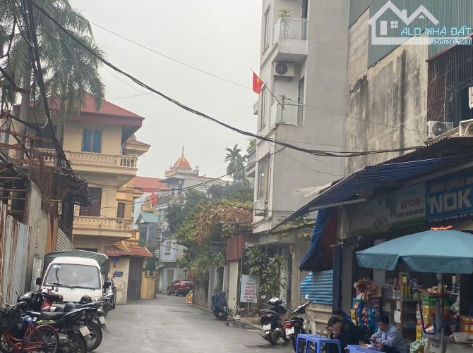 Bán nhà riêng mặt ngõ Cầu Giấy, 140m², 3 tầng, MT 8,4m, ô tô, KD, nhỉnh 38 tỷ