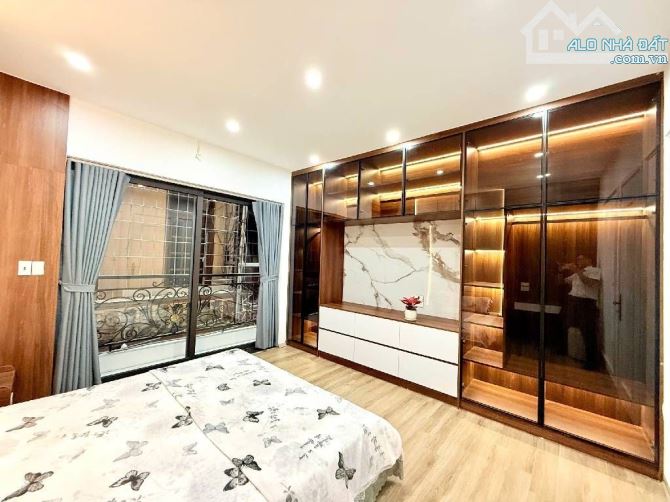 Bán Nhà Lô Góc 45 M2, X 5 Tầng Cầu Giấy, 12,3 tỷ Nhà mới đẹp , Ngõ nông, rộng, vào ở ngay