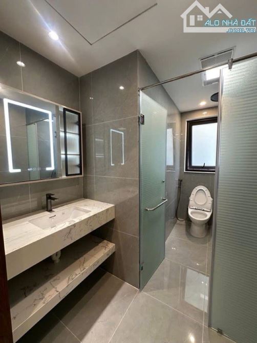 ANH LONG BÁC SĨ BÁN NHÀ 6 TẦNG PHỐ THÁI HÀ, MẶT TIỀN 5M, Ô TÔ CẠNH NHÀ