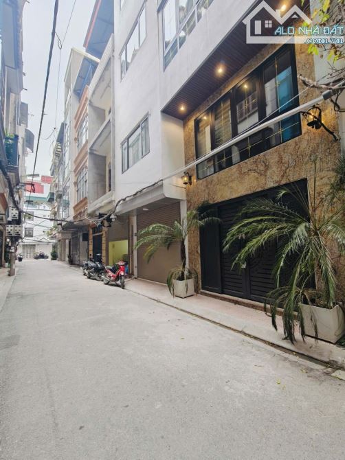 Toà CCMN 7 tầng thang máy vip 105 Xuân La oto tránh vỉa hè 62m2 x 10 phòng. Giá 25.7 tỷ