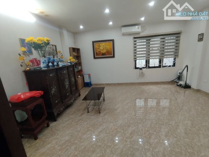 ĐẶNG TIẾN ĐÔNG 50M2 5 TẦNG DÂN XÂY CHỈ 11đ !!