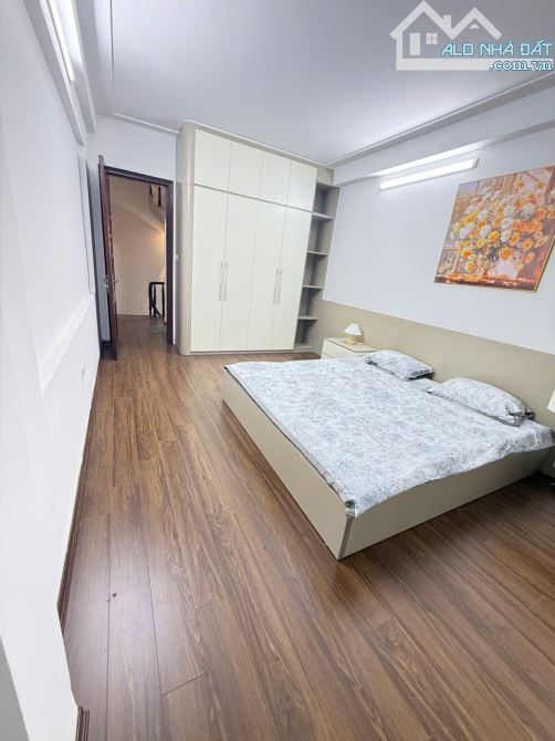 Bà cô nhờ bán -Tam Trinh - Ngõ nông - gần phố - 32m2 - 5 tầng - hơn 6 tỷ.