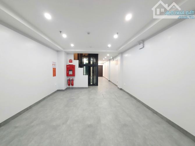 Toà CCMN 7 tầng thang máy vip 105 Xuân La oto tránh vỉa hè 62m2 x 10 phòng. Giá 25.7 tỷ