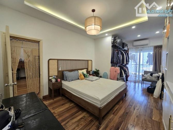 TÂY HỒ CHUNG CƯ VƯỜN ĐÀO -3 NGỦ MỘT KHÁCH - TẦNG TRUNG VIEW CẦU NHẬT TÂN - NỘI THẤT SANG