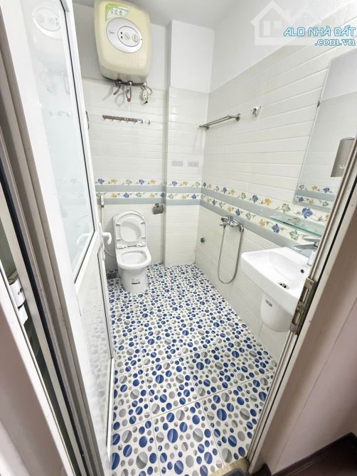 Bà cô nhờ bán -Tam Trinh - Ngõ nông - gần phố - 32m2 - 5 tầng - hơn 6 tỷ.