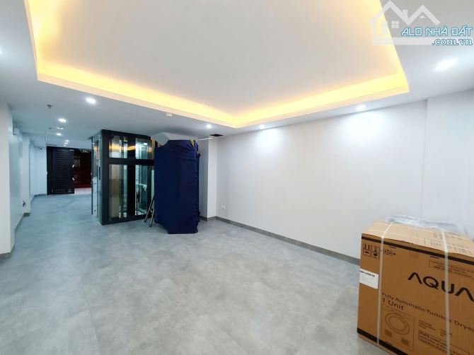 Toà CCMN 7 tầng thang máy vip 105 Xuân La oto tránh vỉa hè 62m2 x 10 phòng. Giá 25.7 tỷ