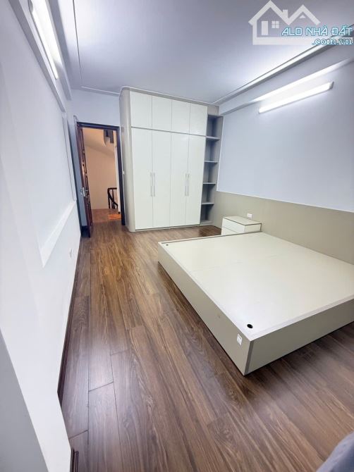 Bà cô nhờ bán -Tam Trinh - Ngõ nông - gần phố - 32m2 - 5 tầng - hơn 6 tỷ.