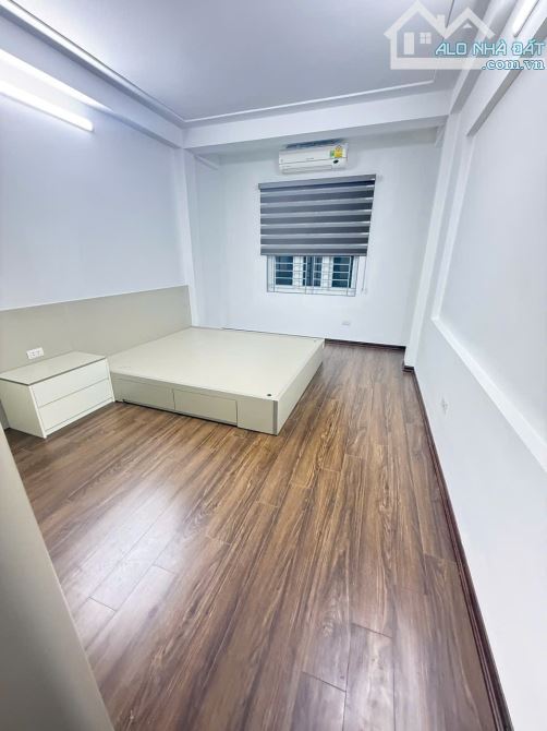 Bà cô nhờ bán -Tam Trinh - Ngõ nông - gần phố - 32m2 - 5 tầng - hơn 6 tỷ.