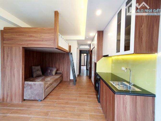 Toà CCMN 7 tầng thang máy vip 105 Xuân La oto tránh vỉa hè 62m2 x 10 phòng. Giá 25.7 tỷ