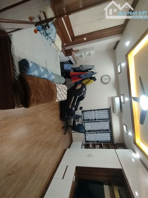 ĐẶNG TIẾN ĐÔNG 50M2 5 TẦNG DÂN XÂY CHỈ 11đ !!