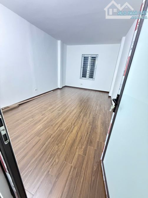 Bà cô nhờ bán -Tam Trinh - Ngõ nông - gần phố - 32m2 - 5 tầng - hơn 6 tỷ.