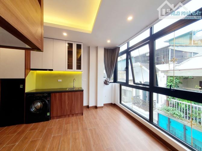 Toà CCMN 7 tầng thang máy vip 105 Xuân La oto tránh vỉa hè 62m2 x 10 phòng. Giá 25.7 tỷ