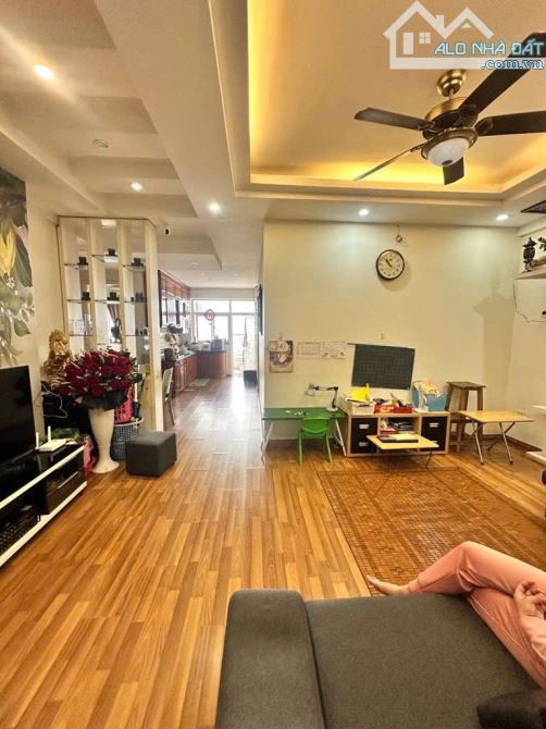 Bán chung cư 18 Tam Trinh - 310 Minh Khai - 100m2 x 3 ngủ 2 vs - Tầng 9 - SĐCC