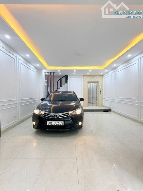 BÁN NHÀ PHỐ NGUYỄN KHÁNH TOÀN DT60m2*7T THANG MÁY PHÂN LÔ OTO TRÁNH. 24 TỶ