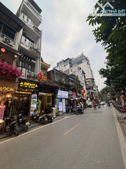 82 tỷ - Mặt phố cổ Hàng Bè, 105m2, 5 tầng, vỉa hè, KD sầm uất ngày đêm