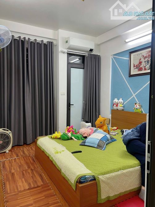 Bán nhà ngõ Hàng Hành, 15m2, 5 tầng, 16 tỷ, kinh doanh đỉnh, dòng tiền 35 tr/tháng