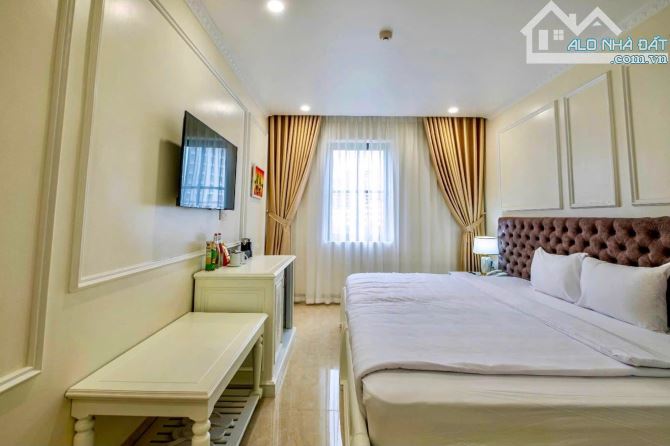 Bán khách sạn mặt phố Hàng Bè, 79m2, 5 tầng, mặt tiền 5.4m, 77.6 tỷ, kinh doanh đỉnh