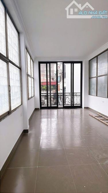 VIP CẦU GIẤY – NHÀ ĐẸP LONG LANH – LÔ GÓC – TRƯỚC NHÀ RỘNG THOÁNG – FULL NỘI THẤT