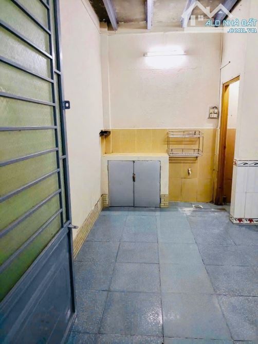 Bán nhà có 3 phòng trọ cho thuê gác lửng . Gần ủy ban phường Nam Nha Trang - 1