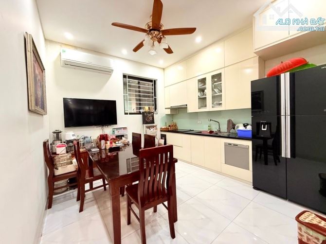 PHÂN LÔ QUÂN ĐỘI VƯƠNG THỪA VŨ – 50M² x 5 TẦNG – GẦN PHỐ 30M RA Ô TÔ TRÁNH