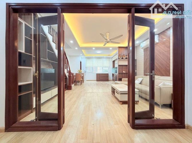 BÁN NHÀ PHỐ NGUYỄN KHÁNH TOÀN DT60m2*7T THANG MÁY PHÂN LÔ OTO TRÁNH. 24 TỶ