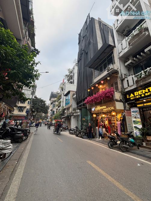 82 tỷ - Mặt phố cổ Hàng Bè, 105m2, 5 tầng, vỉa hè, KD sầm uất ngày đêm