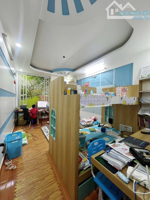 Bán nhà ngõ Hàng Hành, 15m2, 5 tầng, 16 tỷ, kinh doanh đỉnh, dòng tiền 35 tr/tháng