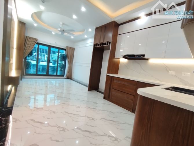 Cần bán nhà Bạch Đằng Nguyễn Khoái 57m² 4tầng mặt tiền 5m nhỉnh 14 tỷ LHCC