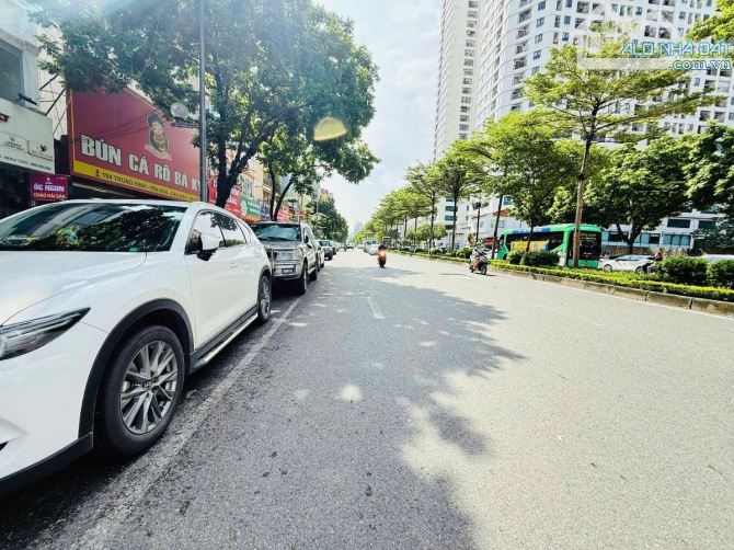 BÁN NHÀ MẶT PHỐ TRUNG KÍNH CẦU GIẤY 55 TỶ 90M2 MT 5.5M 5T VỈA HÈ Ô TÔ TRÁNH KINH DOANH DÒN