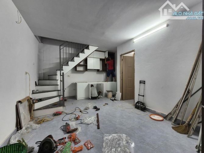 CHỈ VỚI HƠN 2 TỶ — CÓ NGAY NHÀ PHỐ — XÂY MỚI ĐẸP Ở NGAY – 3 NGỦ – CÁCH Ô TÔ CHỈ 1 NHÀ